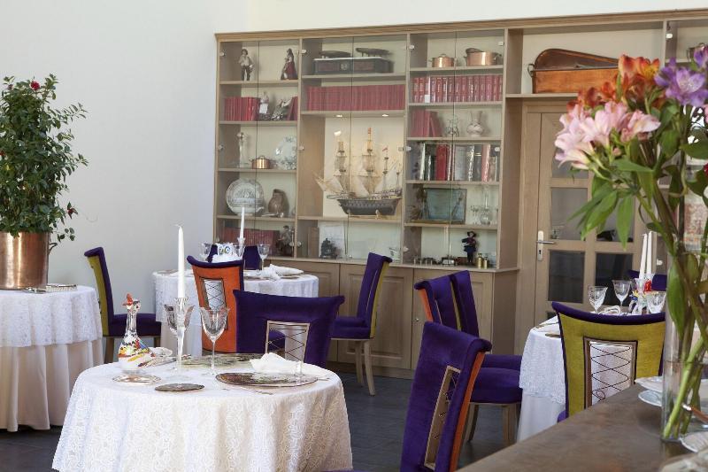 Logis Hotel O En Couleur Oucques-la-Nouvelle Екстериор снимка