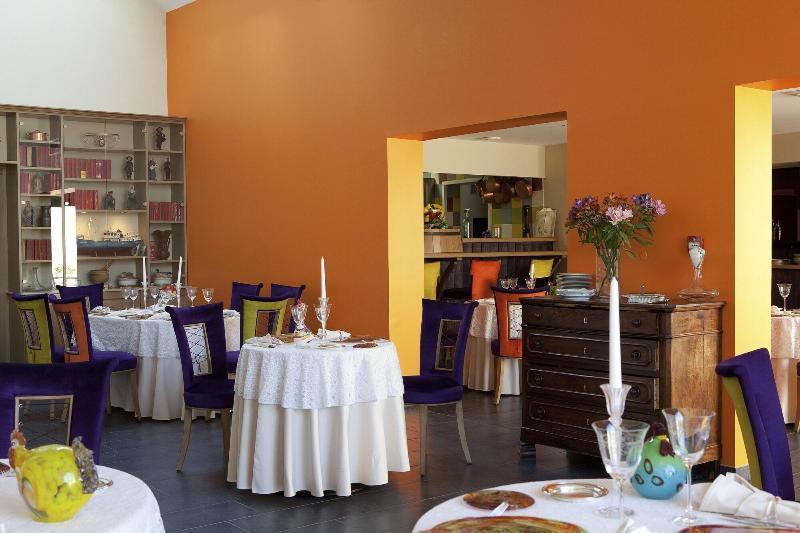 Logis Hotel O En Couleur Oucques-la-Nouvelle Екстериор снимка