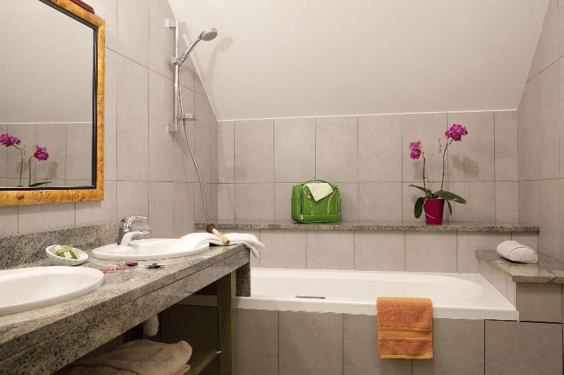 Logis Hotel O En Couleur Oucques-la-Nouvelle Екстериор снимка