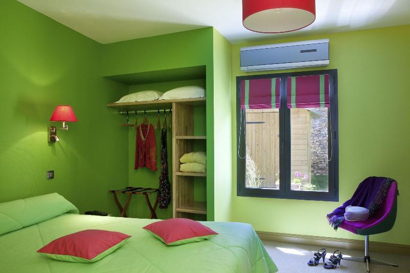 Logis Hotel O En Couleur Oucques-la-Nouvelle Екстериор снимка