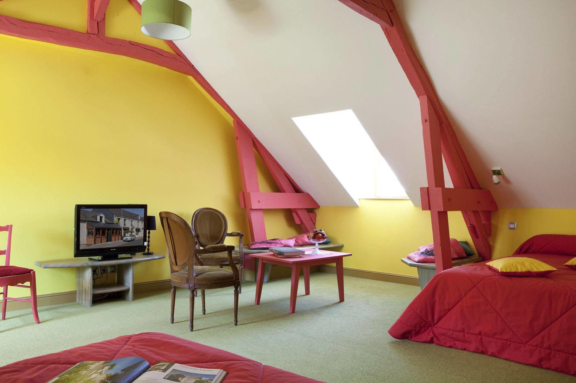 Logis Hotel O En Couleur Oucques-la-Nouvelle Екстериор снимка