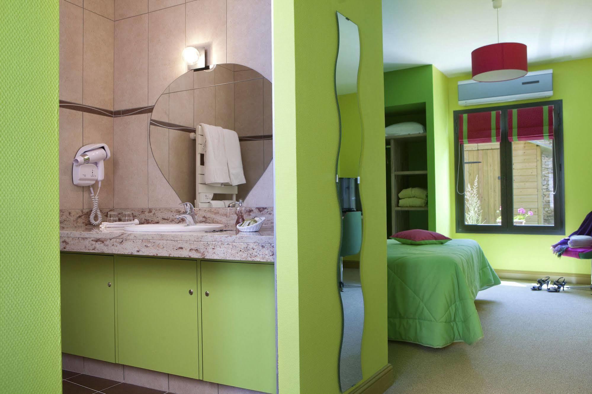 Logis Hotel O En Couleur Oucques-la-Nouvelle Екстериор снимка