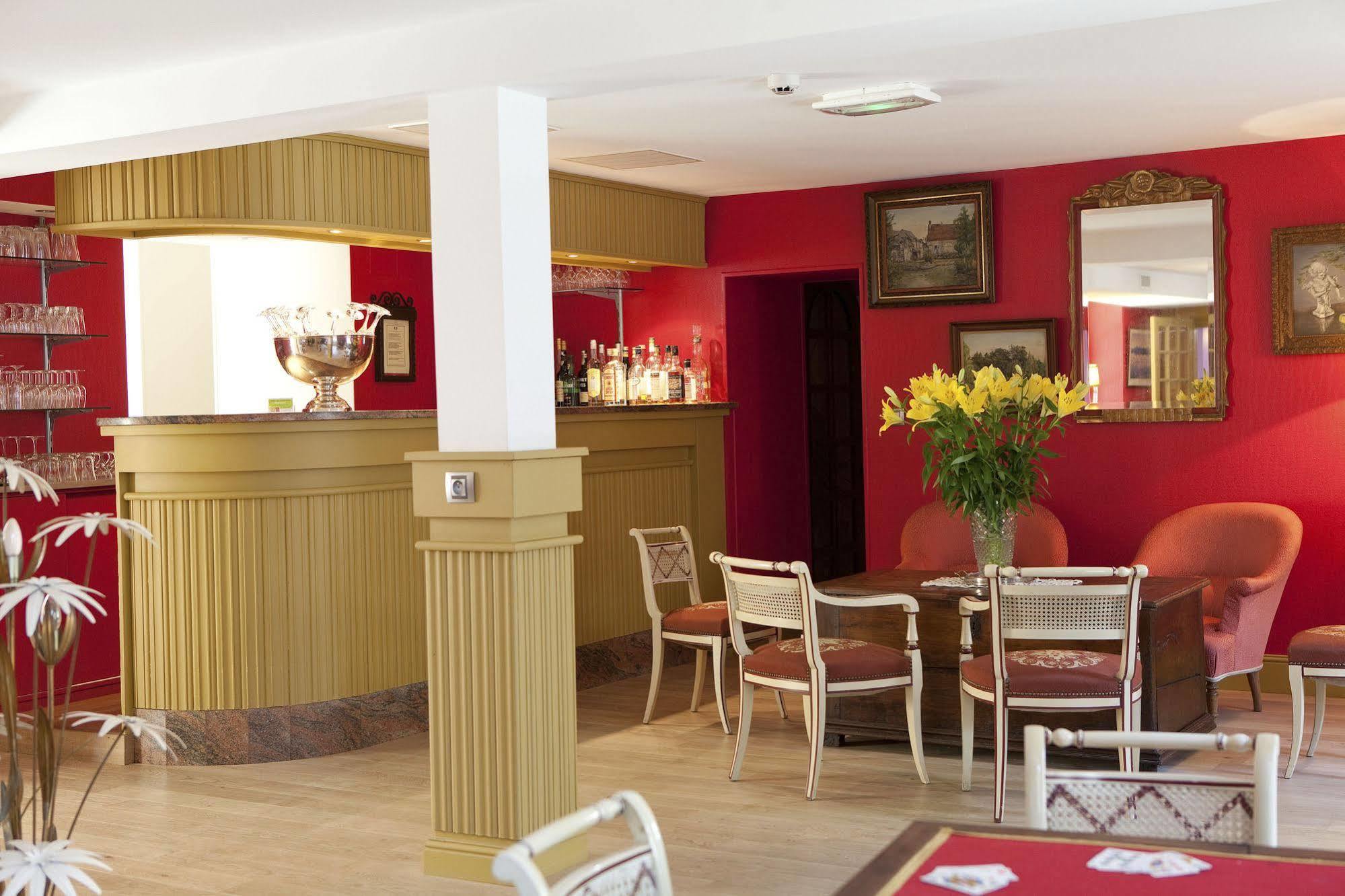 Logis Hotel O En Couleur Oucques-la-Nouvelle Екстериор снимка