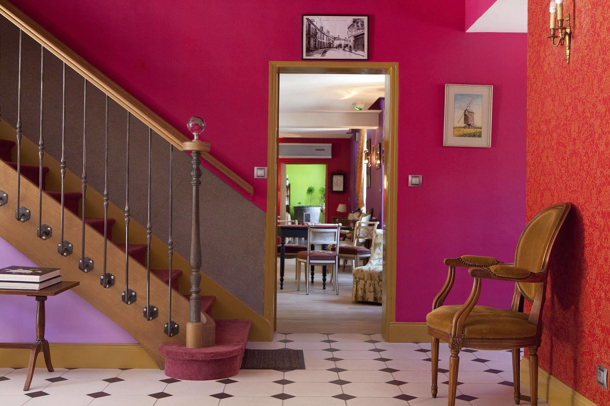 Logis Hotel O En Couleur Oucques-la-Nouvelle Екстериор снимка